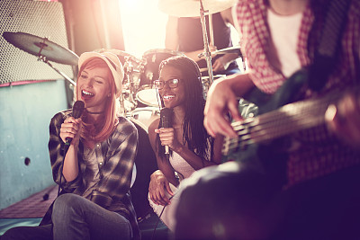 成人聲樂培訓學唱歌